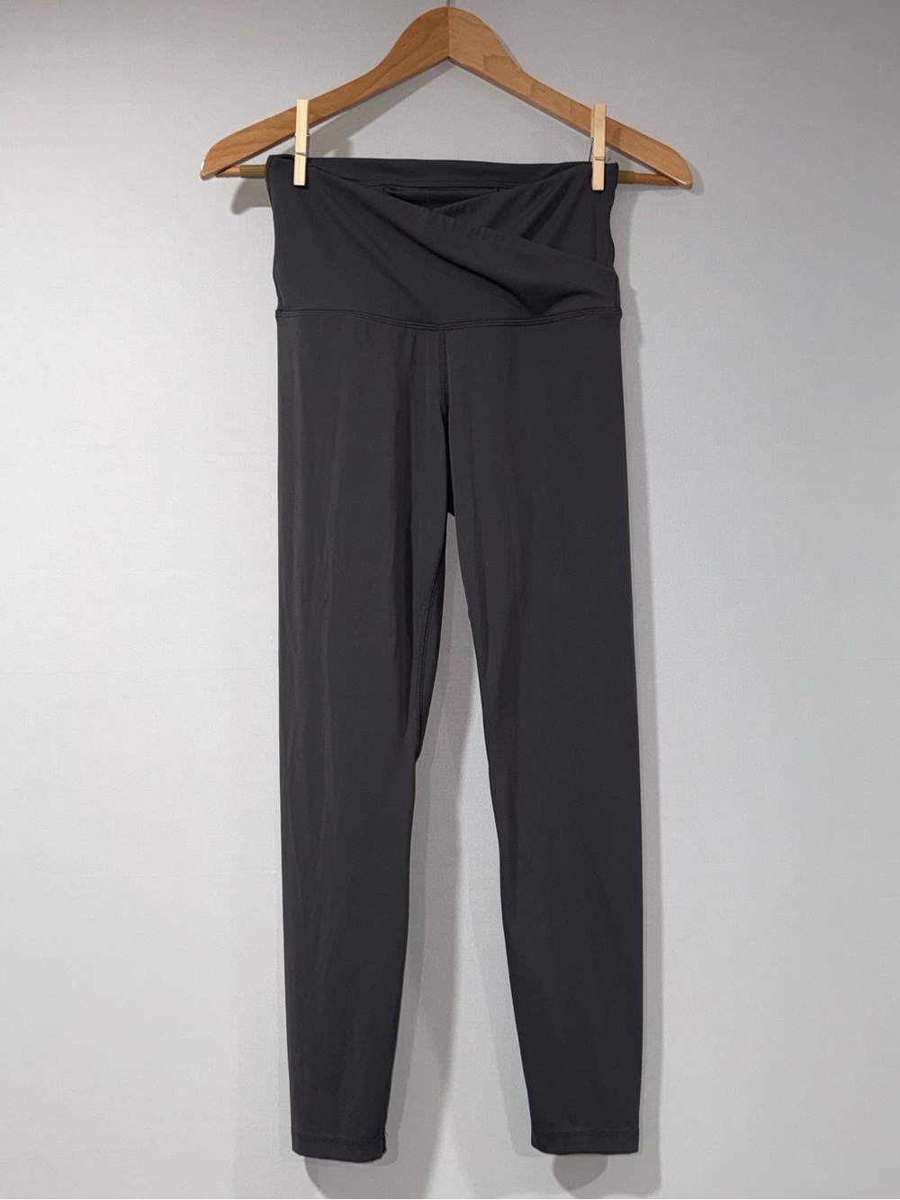 Quince High-Waisted Crossover Waist Leggings Charcoal Gray Leggings | Size S